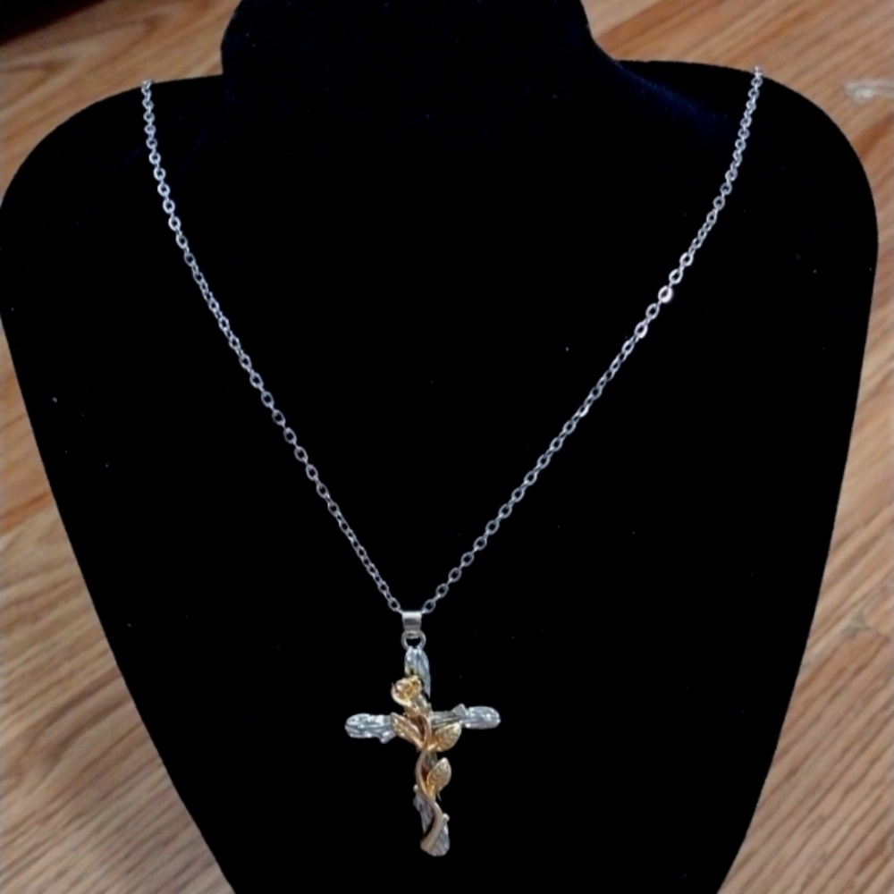 RELIGIOUS SILVER-PLATED TWO-TONE CROSS ROSE PENDANT 20" NECKLACE-NWOT